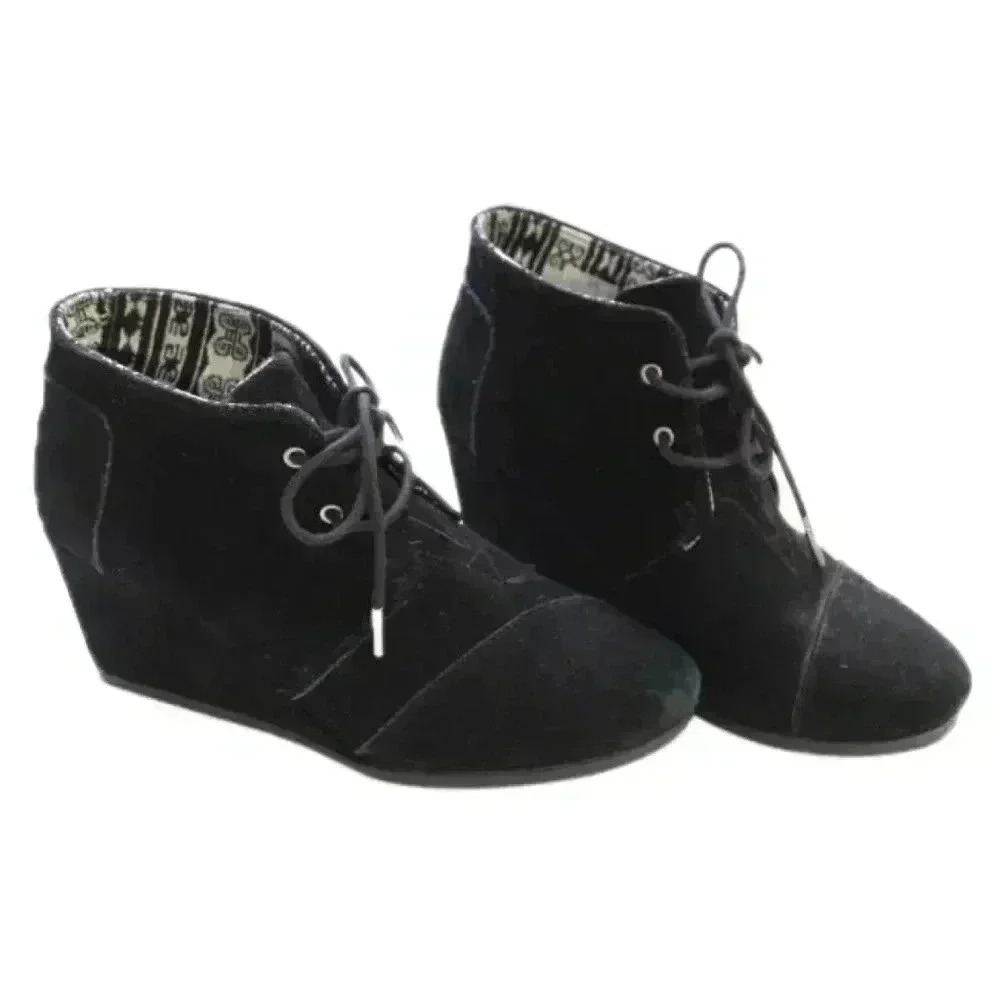 Tom's Lace Up Suede Black Boots 6.5